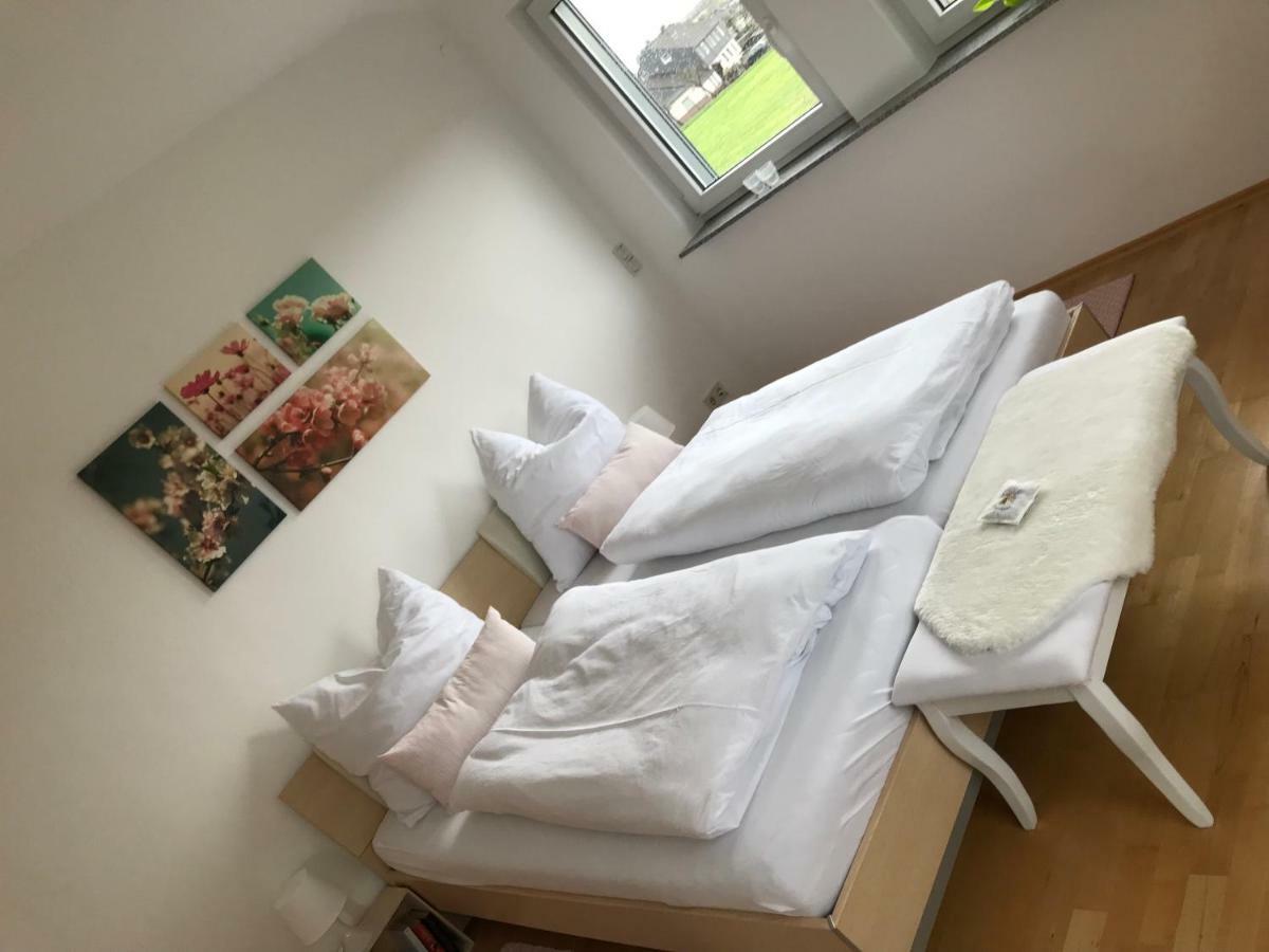 Kleine Auszeit Mit Aussicht Velbert Toenisheide Appartement Buitenkant foto